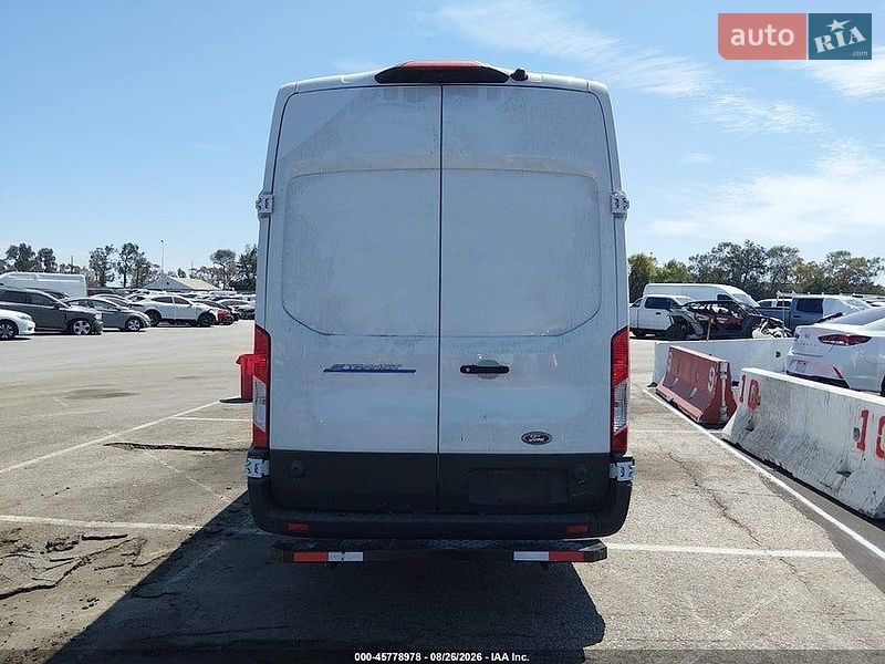 Грузопассажирский фургон Ford E-Transit 2022 в Луцке