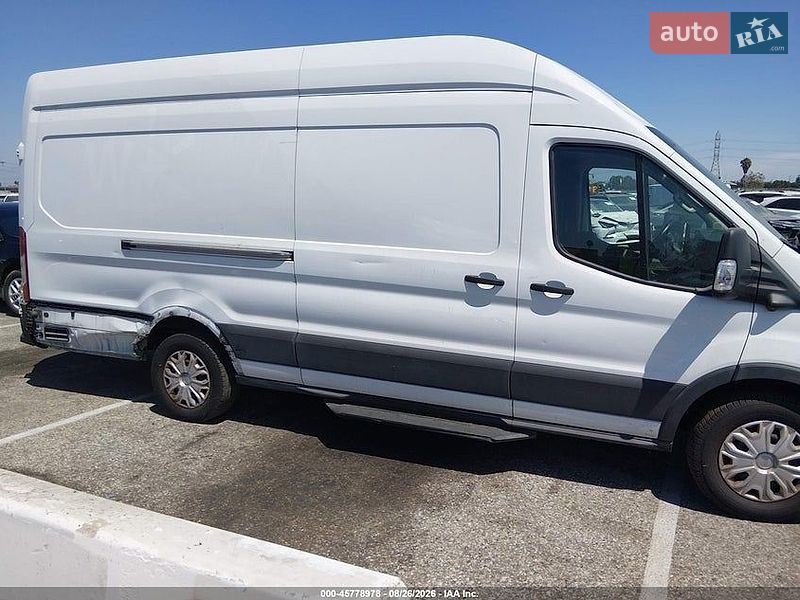Грузопассажирский фургон Ford E-Transit 2022 в Луцке