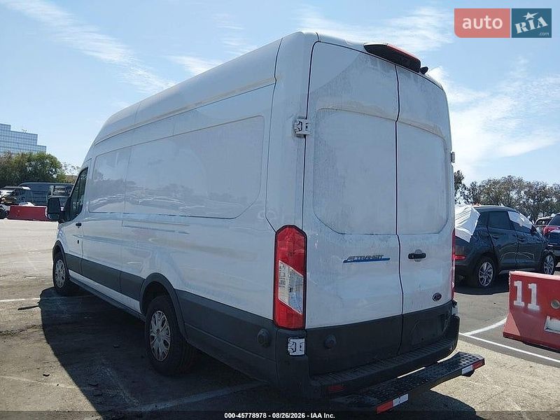 Грузопассажирский фургон Ford E-Transit 2022 в Луцке