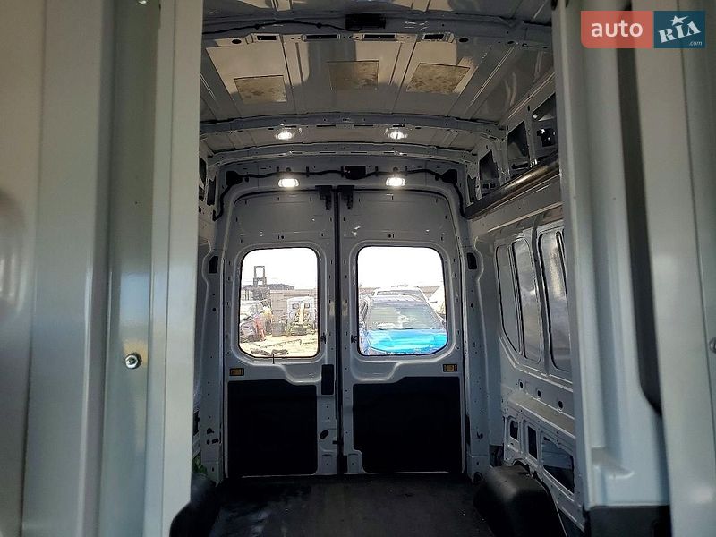 Грузовой фургон Ford E-Transit 2023 в Черновцах