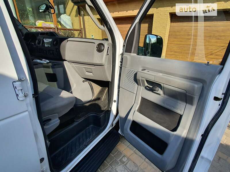 Минивэн Ford Econoline 2013 в Львове
