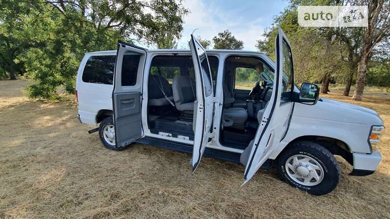 Минивэн Ford Econoline 2013 в Львове