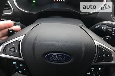 Внедорожник / Кроссовер Ford Edge 2018 в 