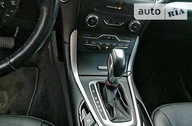 Позашляховик / Кросовер Ford Edge 2015 в 