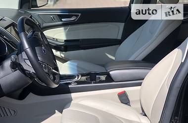 Позашляховик / Кросовер Ford Edge 2016 в 