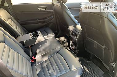 Позашляховик / Кросовер Ford Edge 2019 в 