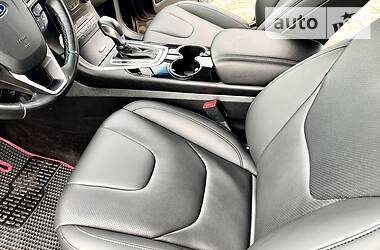 Позашляховик / Кросовер Ford Edge 2017 в 