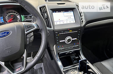 Внедорожник / Кроссовер Ford Edge 2019 в 