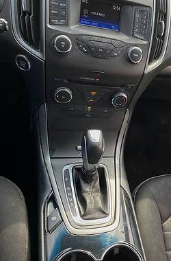 Внедорожник / Кроссовер Ford Edge 2015 в 