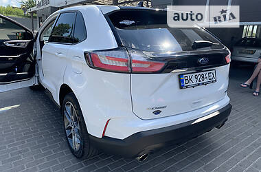 Внедорожник / Кроссовер Ford Edge 2018 в 