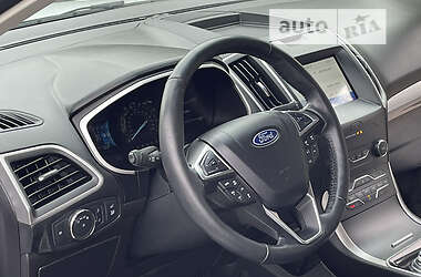 Позашляховик / Кросовер Ford Edge 2020 в 