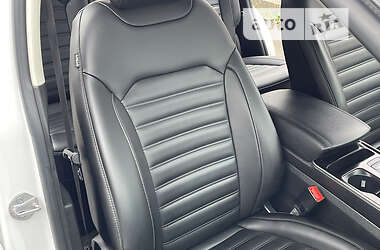 Позашляховик / Кросовер Ford Edge 2020 в 