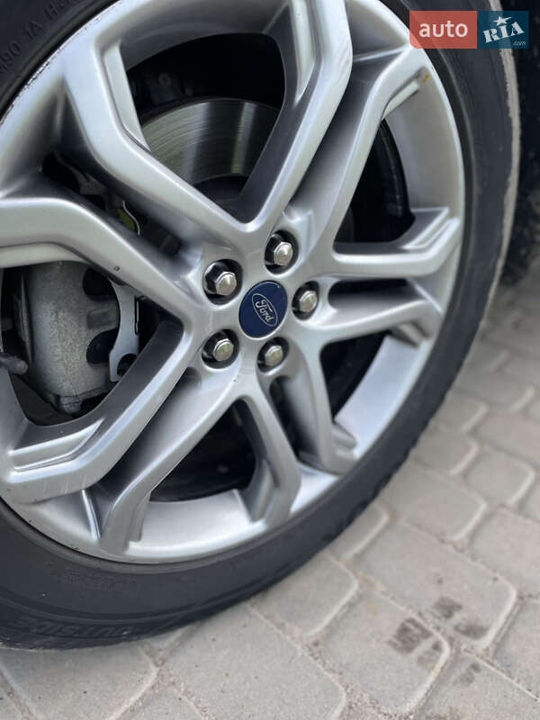 Внедорожник / Кроссовер Ford Edge 2016 в Мостиске