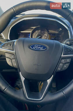 Позашляховик / Кросовер Ford Edge 2018 в 