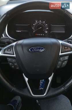 Внедорожник / Кроссовер Ford Edge 2016 в 