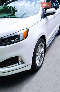 Позашляховик / Кросовер Ford Edge 2020 в 
