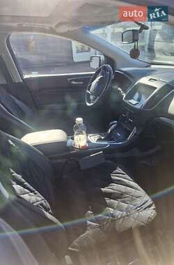 Позашляховик / Кросовер Ford Edge 2016 в 