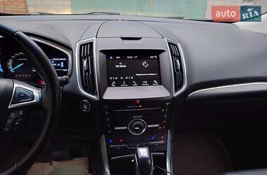 Внедорожник / Кроссовер Ford Edge 2015 в 