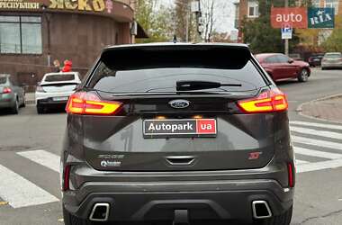 Позашляховик / Кросовер Ford Edge 2019 в 