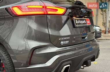 Позашляховик / Кросовер Ford Edge 2019 в 