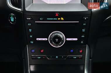Позашляховик / Кросовер Ford Edge 2019 в 