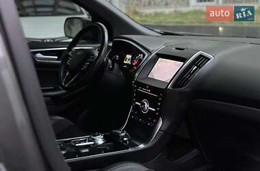 Позашляховик / Кросовер Ford Edge 2019 в 