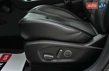 Позашляховик / Кросовер Ford Edge 2019 в 