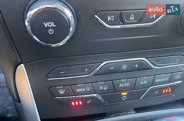 Внедорожник / Кроссовер Ford Edge 2017 в 