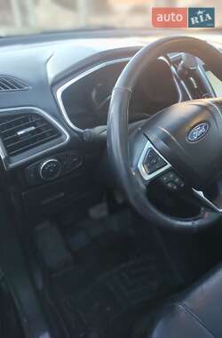 Позашляховик / Кросовер Ford Edge 2015 в Дубровиці
