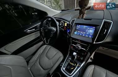 Внедорожник / Кроссовер Ford Edge 2017 в 
