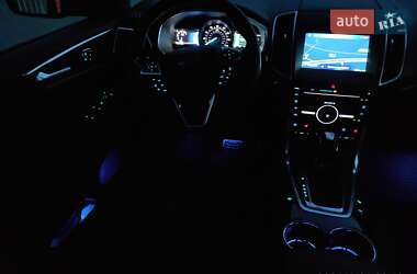 Внедорожник / Кроссовер Ford Edge 2016 в 