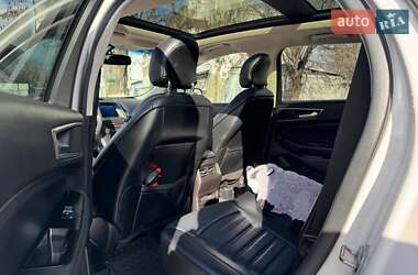 Позашляховик / Кросовер Ford Edge 2015 в 