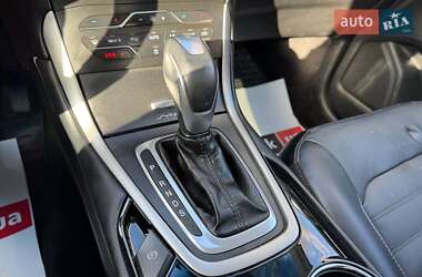 Позашляховик / Кросовер Ford Edge 2015 в 