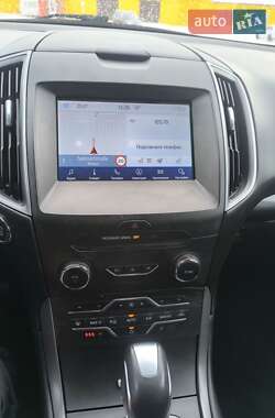 Позашляховик / Кросовер Ford Edge 2017 в 