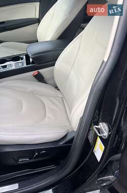 Позашляховик / Кросовер Ford Edge 2019 в 