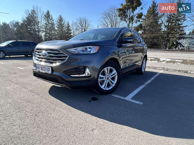 Позашляховик / Кросовер Ford Edge 2019 в 
