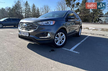 Позашляховик / Кросовер Ford Edge 2019 в 