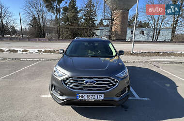 Позашляховик / Кросовер Ford Edge 2019 в 