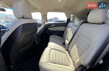 Позашляховик / Кросовер Ford Edge 2019 в 