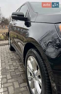 Позашляховик / Кросовер Ford Edge 2019 в 
