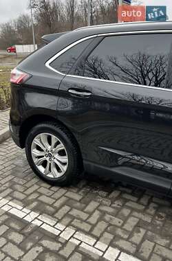 Позашляховик / Кросовер Ford Edge 2019 в 