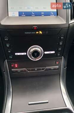 Позашляховик / Кросовер Ford Edge 2019 в 