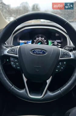 Внедорожник / Кроссовер Ford Edge 2016 в 