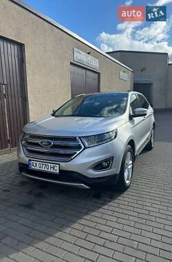 Позашляховик / Кросовер Ford Edge 2018 в 
