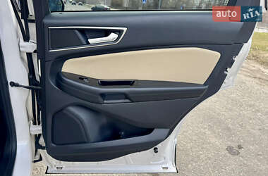Позашляховик / Кросовер Ford Edge 2015 в 