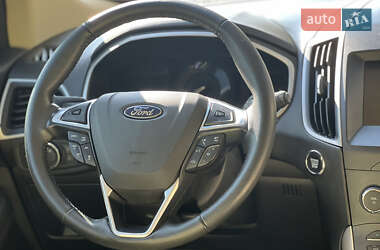 Позашляховик / Кросовер Ford Edge 2019 в 