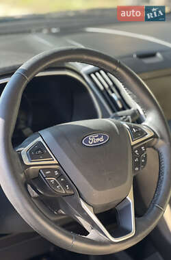 Позашляховик / Кросовер Ford Edge 2019 в 