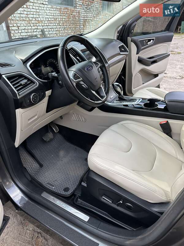 Позашляховик / Кросовер Ford Edge 2016 в Радивиліві