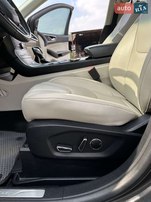 Позашляховик / Кросовер Ford Edge 2016 в Радивиліві
