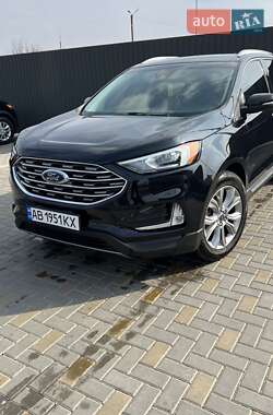 Позашляховик / Кросовер Ford Edge 2019 в 